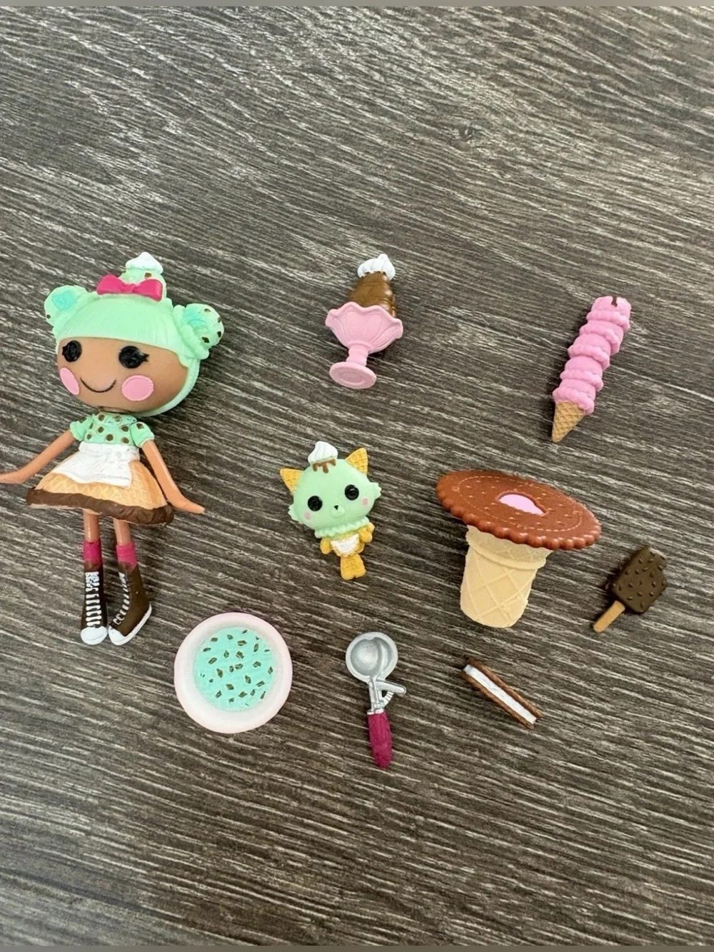Mini Lalaloopsy Scoops Serves Ice Cream Shoppe Complete Playset Doll Pet